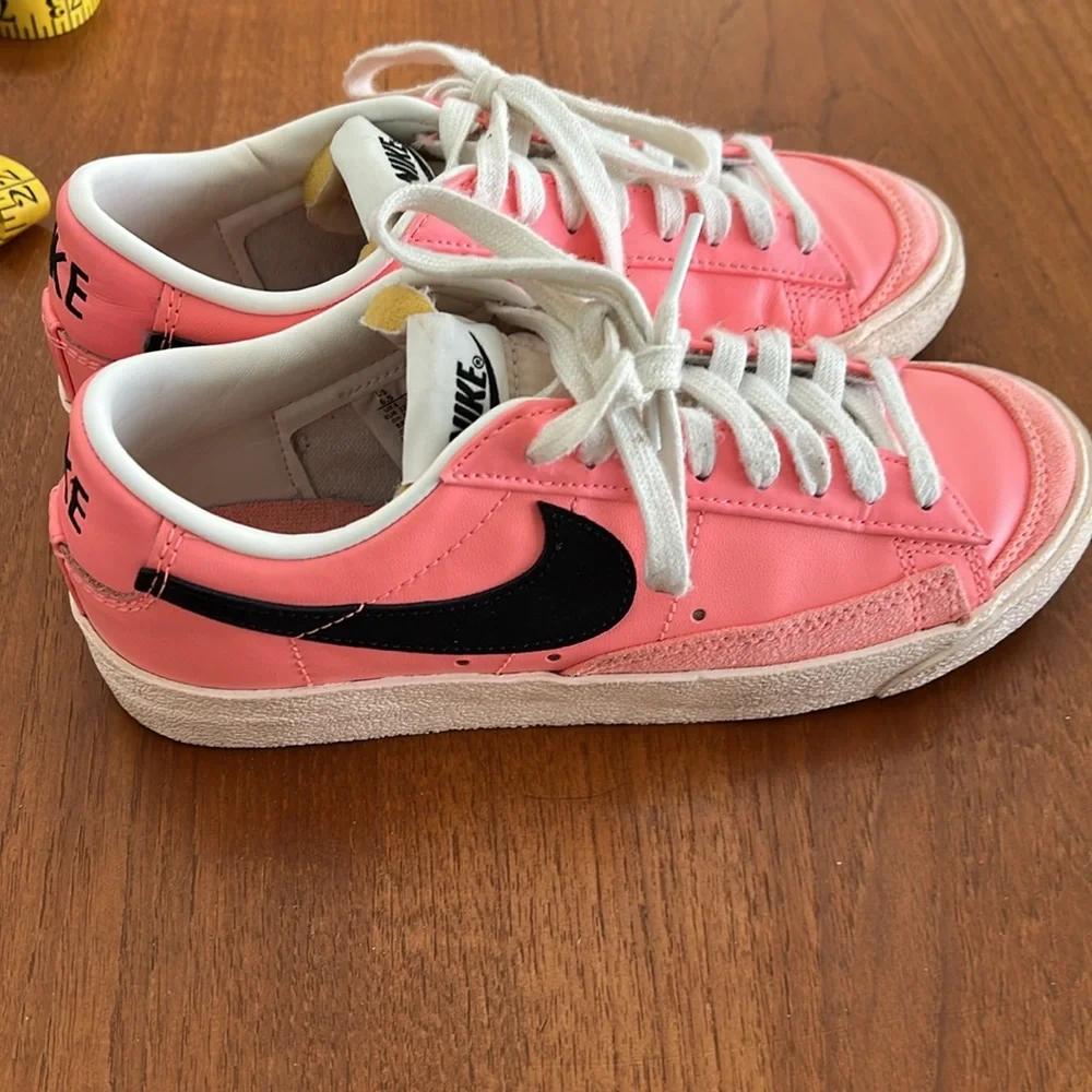 NIKE Low 77 Atomic Pink Blaze 6.5 Sneaker Gym Shoe